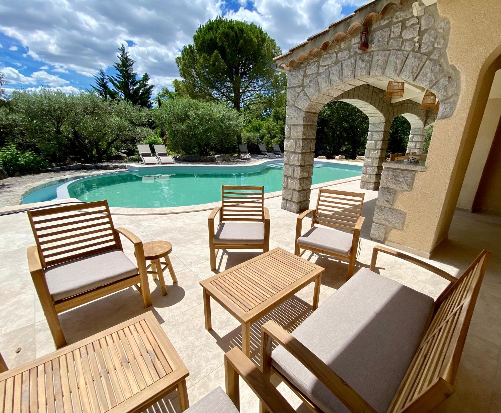 Maison Pour 12P, Piscine A Debordement Chauffee D'Avril A Octobre Inclus 吕奥姆 外观 照片