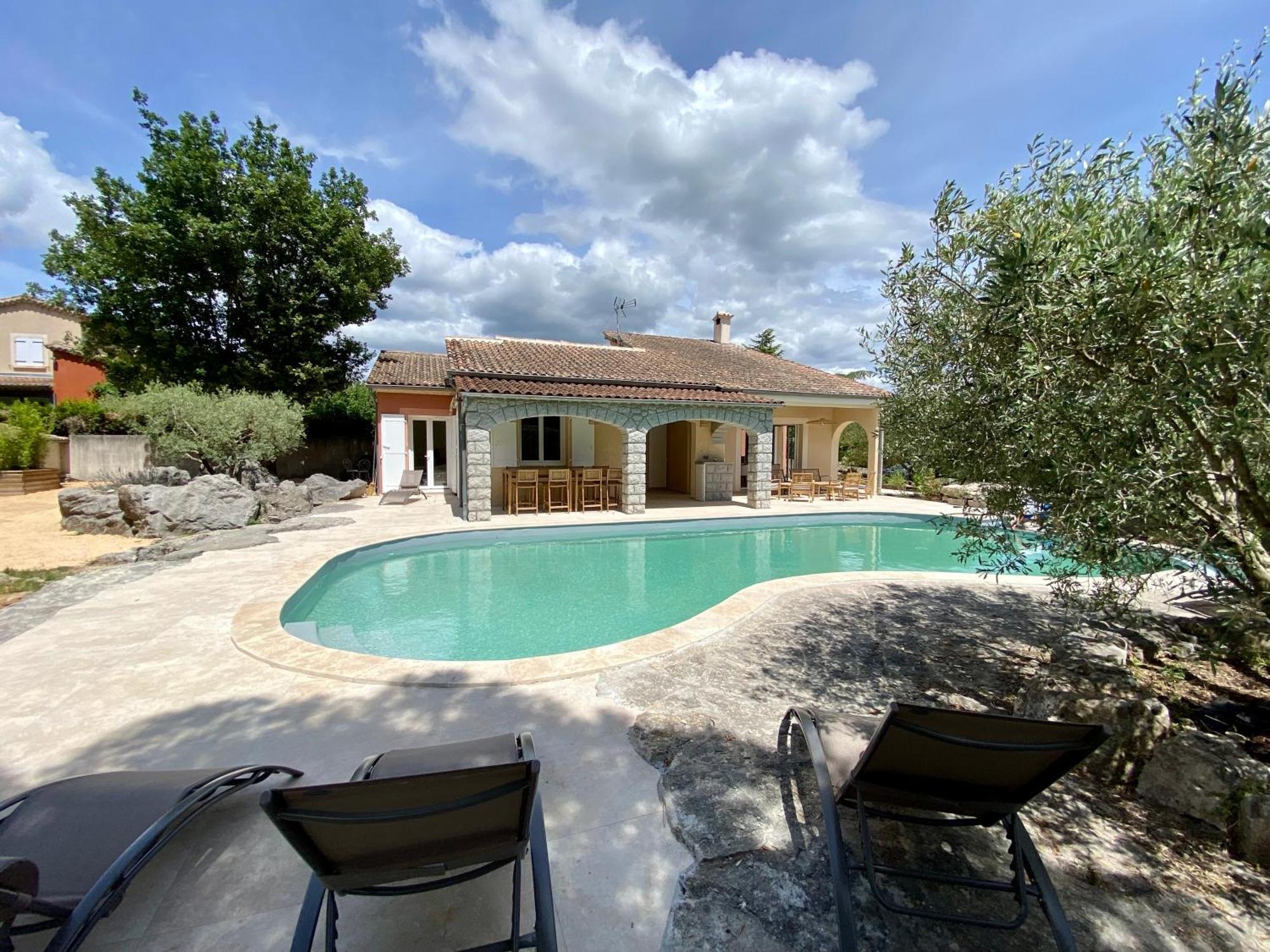 Maison Pour 12P, Piscine A Debordement Chauffee D'Avril A Octobre Inclus 吕奥姆 外观 照片