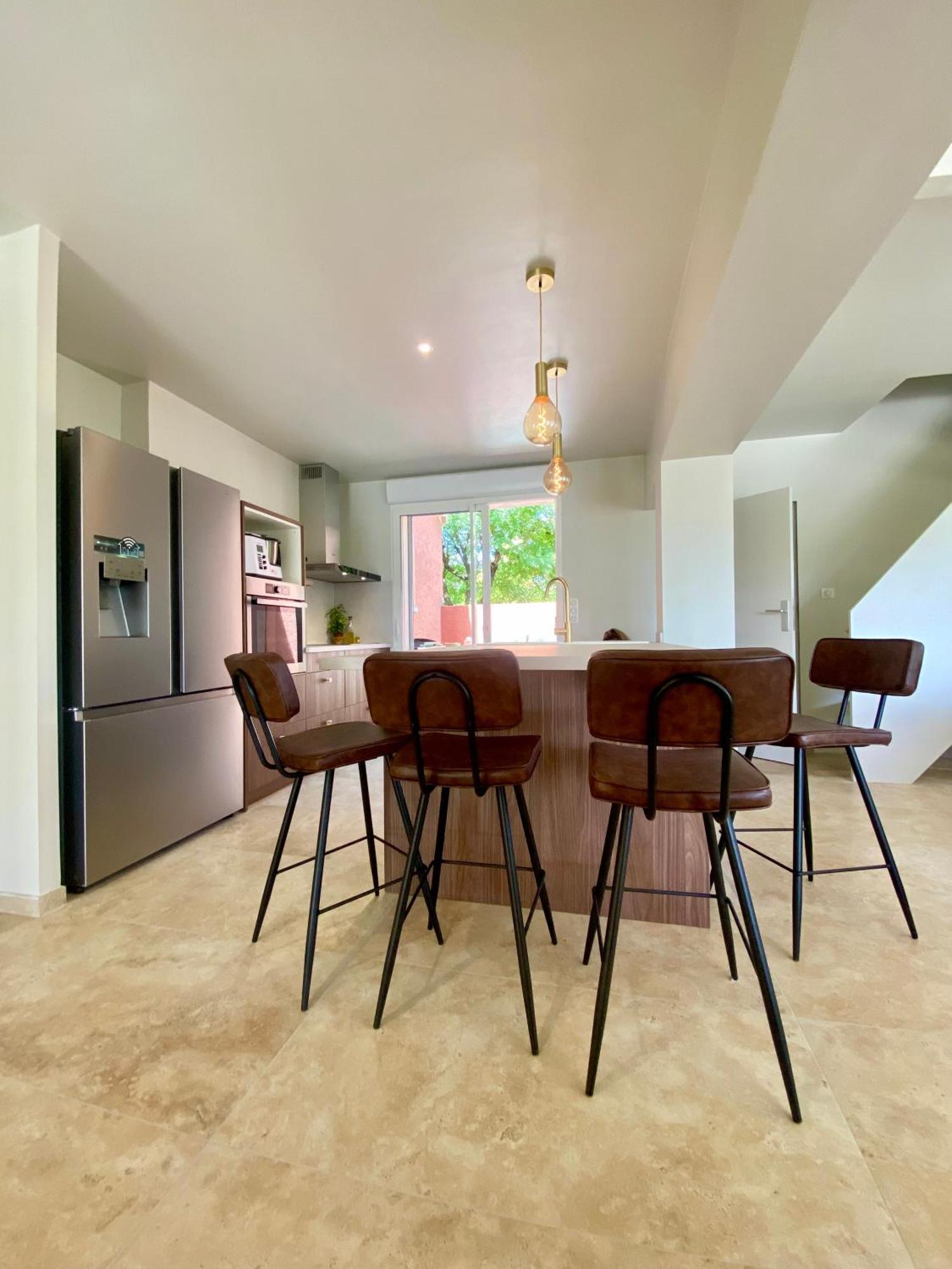 Maison Pour 12P, Piscine A Debordement Chauffee D'Avril A Octobre Inclus 吕奥姆 外观 照片