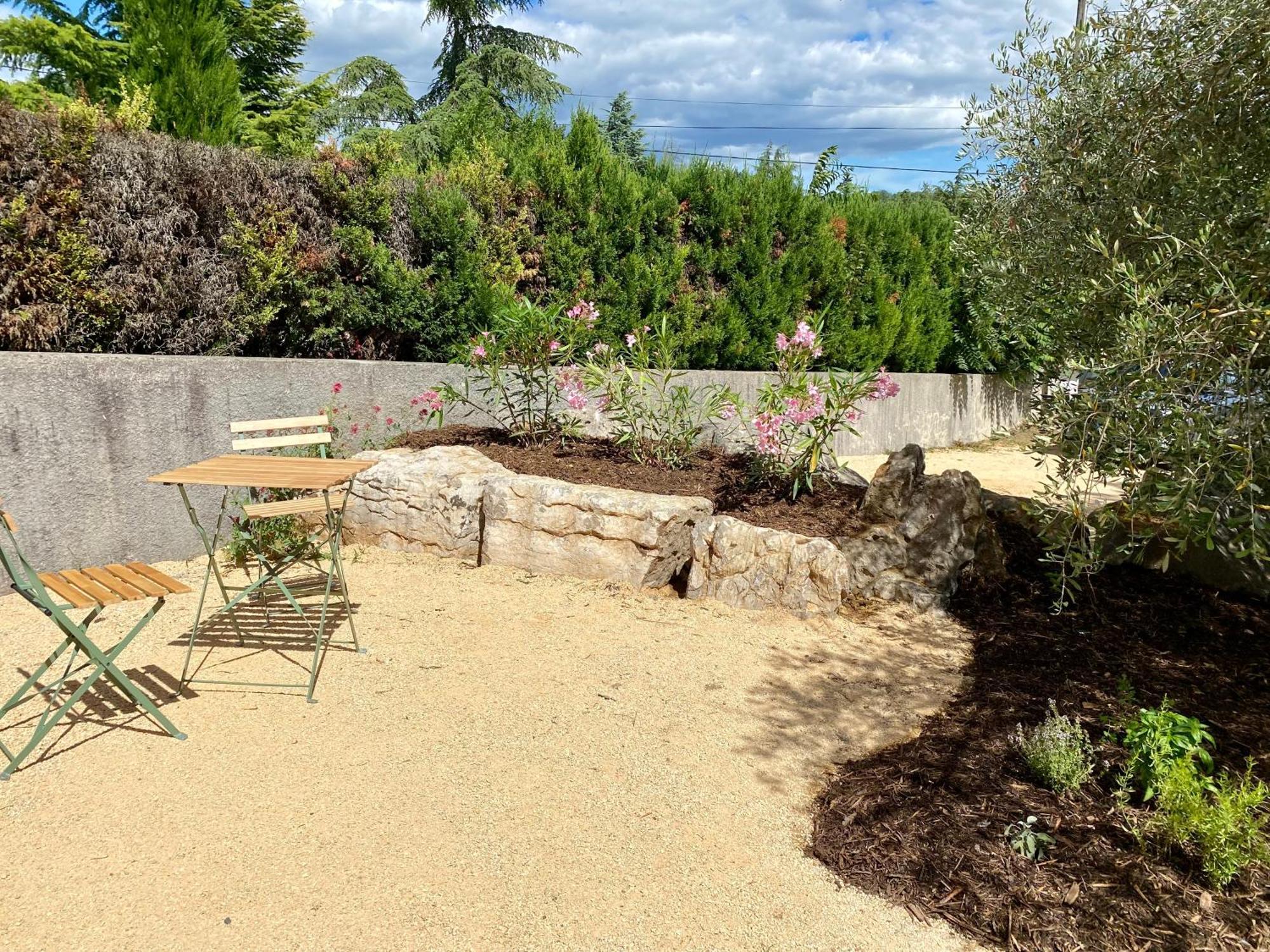 Maison Pour 12P, Piscine A Debordement Chauffee D'Avril A Octobre Inclus 吕奥姆 外观 照片